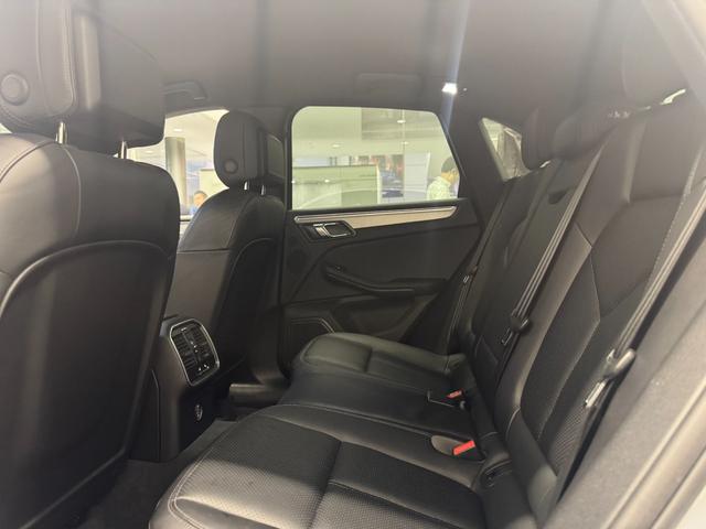 マカン マカン スポーツクロノパッケージ ・PASM・パワーステアリングプラス・19インチMacanSportホイール・シートヒーター・ポルシェエントリー&ドライブ・スポーツデザインドアミラー・14wayパワーシート(45枚目)