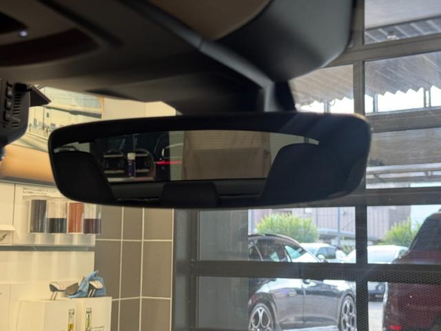 パナメーラ ベースグレード 1オーナー・スポーツクロノパッケージ・パノラマ ルーフシステム・20インチAW・マッサージ機能(フロント)シートベンチレーション(フロント)・シートヒーター(リア)・断熱遮音ガラス(16枚目)