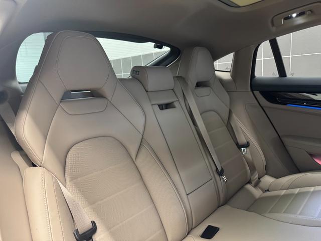 パナメーラ ベースグレード 1オーナー・スポーツクロノパッケージ・パノラマ ルーフシステム・20インチAW・マッサージ機能(フロント)シートベンチレーション(フロント)・シートヒーター(リア)・断熱遮音ガラス(42枚目)