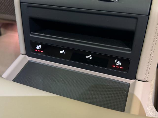 パナメーラ ベースグレード 1オーナー・スポーツクロノパッケージ・パノラマ ルーフシステム・20インチAW・マッサージ機能(フロント)シートベンチレーション(フロント)・シートヒーター(リア)・断熱遮音ガラス(45枚目)