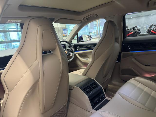 パナメーラ ベースグレード 1オーナー・スポーツクロノパッケージ・パノラマ ルーフシステム・20インチAW・マッサージ機能(フロント)シートベンチレーション(フロント)・シートヒーター(リア)・断熱遮音ガラス(46枚目)