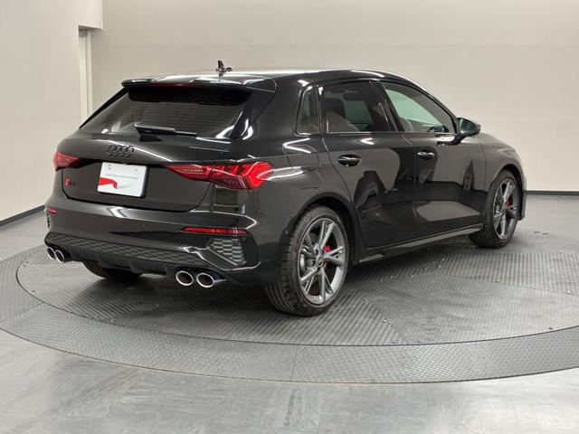 装備、オプション、車両状態など、お電話、メールを通じて細かくご説明させて頂くことも可能です。是非お問合せ下さい！