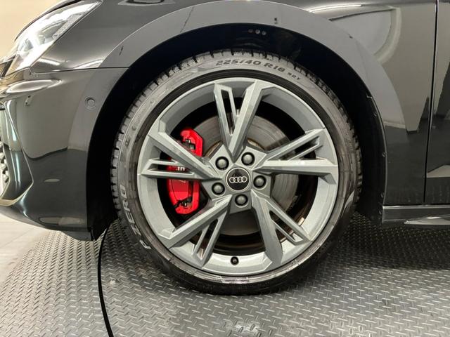 １８インチ純正アルミホイール装着！