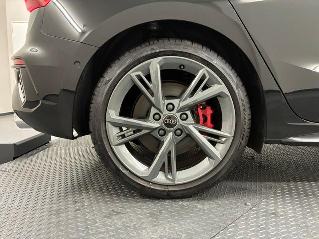 １８インチ純正アルミホイール装着！