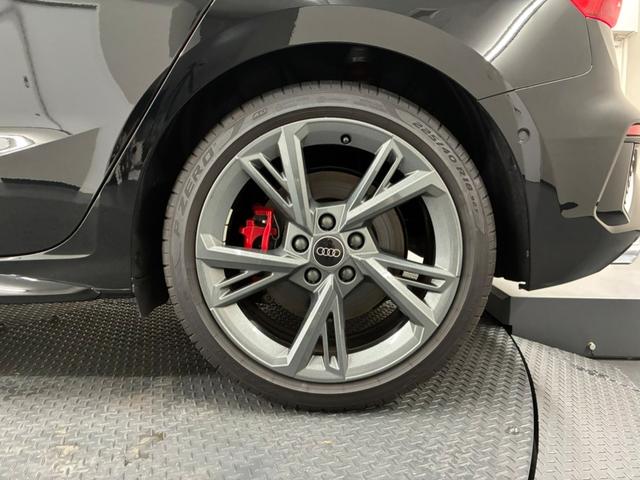 １８インチ純正アルミホイール装着！