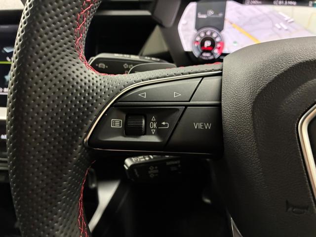 パドルシフト・レーンアシスト・アダプティブクルーズコントロール装備。ステアリングスイッチにてバーチャルコックピットの操作可能！