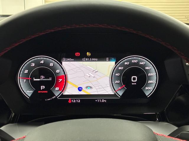 メーターパネル内に高解像度の液晶ディスプレイを配置！ディスプレイ内に地図が表示され、ナビゲーションの確認の際にドライバーは視線の移動を少なくすることができます。