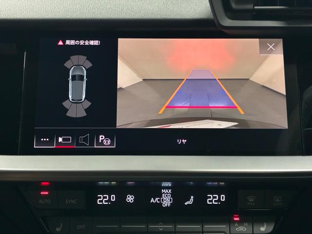 クルマを上空から眺めるような映像と合わせて車両後方の映像を確認できるので夜間駐車も、より安全に駐車する事が可能です。