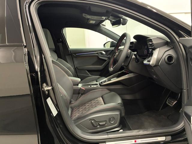 運転席にはシートメモリー機能を装着しています！パワーシートで微調整された好みのシートポジションを忠実に再現できます！