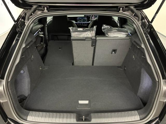 お荷物に合わせて多彩なシートアレンジが可能です！