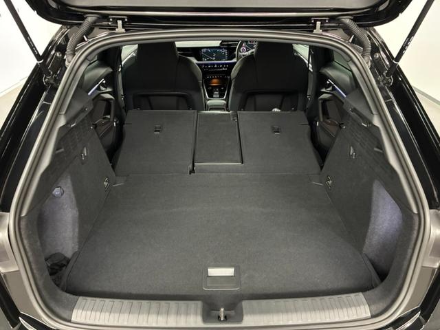 シートを倒すと長い荷物も楽々載せられます！