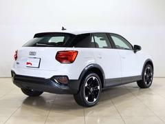 こちらの車両はＬｉｍｉｔｅｄ　Ｂｌａｃｋ　ｓｔｙｌｅ　Ｐｌｕｓという車両で日本国内２００台の車両です。詳しい装備は直接お問い合わせください。 2