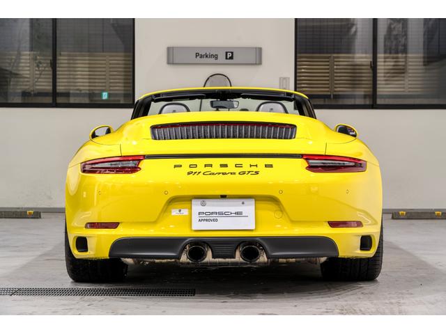 ９１１ ９１１カレラＧＴＳ　カブリオレ　認定中古車　レーンチェンジアシスト　パークアシスト　カラーメーター：レーシングイエロー　カラーシートベルト：レーシングイエロー（4枚目）