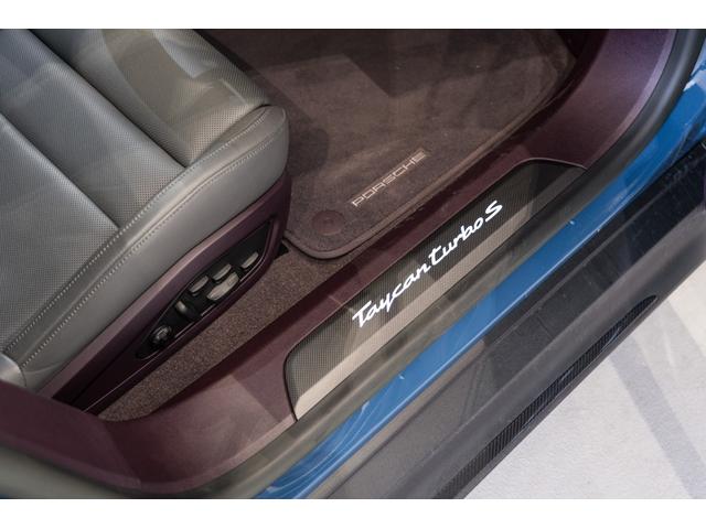 タイカン タイカン　ターボＳ　２１インチカーボンエアロブレード付き　ＬＥＤマトリクス　シートベンチレーション　パッセンジャーディスプレイ　アクティブレーンキープ　アンビエントライト　パノラマルーフ（34枚目）