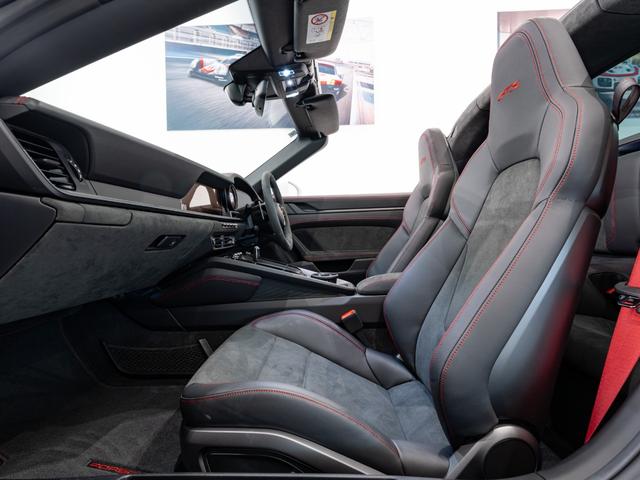 ９１１ ９１１タルガ４ＧＴＳ　パワステプラス　マットカーボンインテリア　レーンチェンジアシスト　アダプティブクルーズコントロール（22枚目）