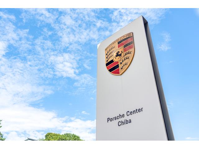 【認定中古車保証】正規ディーラーならではの延長保証もご用意。ポルシェ認定中古車保証は、１１１におよぶチェック項目をクリアした車両に限り、初年度登録から最大１５年間延長保証継続も可能です。