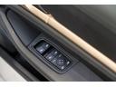 タイカン　４クロスツーリスモ　スポーツクロノパッケージ　パワーステアリングプラス　オフロードデザインパッケージ　パノラマルーフ　２０インチ　アクティブレーンキープ　４＋１シート　プライバシーガラス(40枚目)