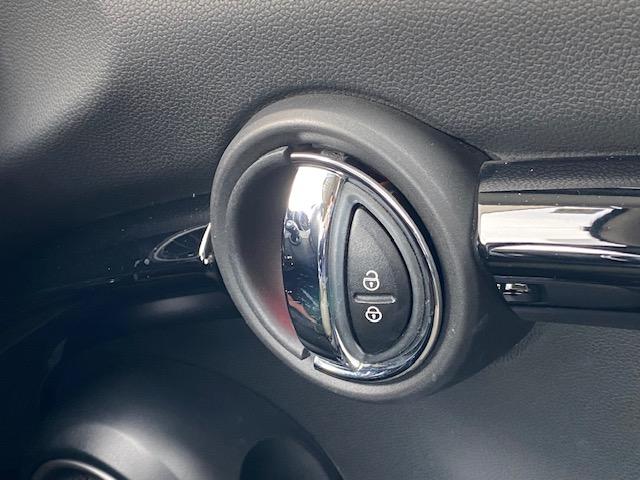 MINI クーパーS ホワイト/ブラックツートン 純正HDDナビ バックカメラ 地デジチューナー 純正16インチアルミホイール ドラレコ前後(21枚目)