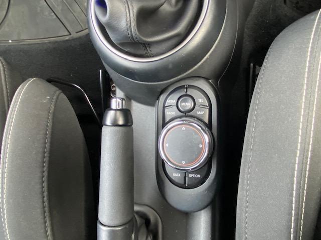 MINI クーパーS ホワイト/ブラックツートン 純正HDDナビ バックカメラ 地デジチューナー 純正16インチアルミホイール ドラレコ前後(23枚目)