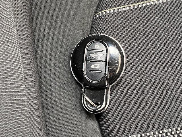 MINI クーパーS ホワイト/ブラックツートン 純正HDDナビ バックカメラ 地デジチューナー 純正16インチアルミホイール ドラレコ前後(29枚目)