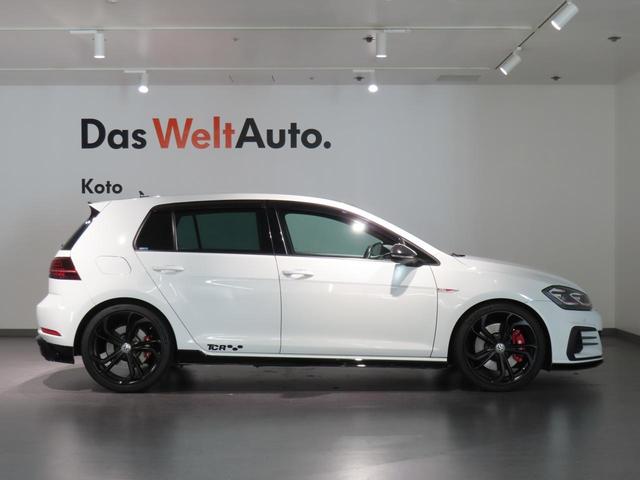 ゴルフＧＴＩ ＴＣＲ　認定中古車　６００台限定車　アクラポビッチマフラー　希少車種　バックカメラ　前後障害物センサー　Ｂｌｕｅｔｏｏｔｈ接続　ＴＣＲ専用シート　オートクルーズコントロール　禁煙車　ＬＥＤヘッドライト（3枚目）