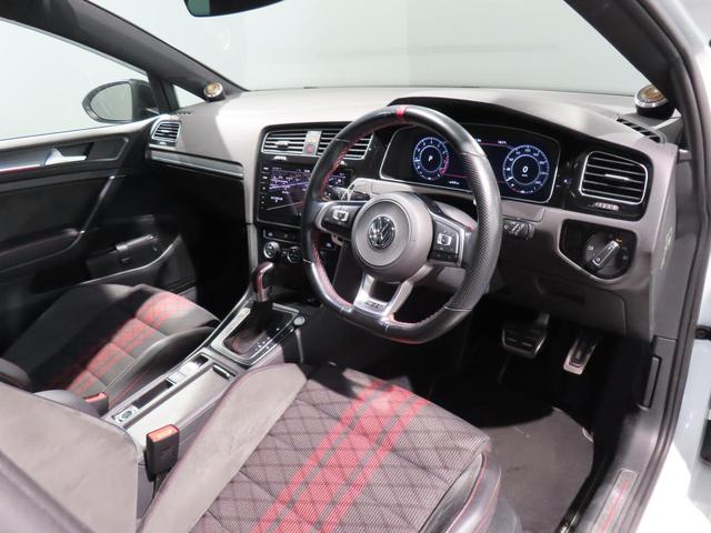 ゴルフＧＴＩ ＴＣＲ　認定中古車　６００台限定車　アクラポビッチマフラー　希少車種　バックカメラ　前後障害物センサー　Ｂｌｕｅｔｏｏｔｈ接続　ＴＣＲ専用シート　オートクルーズコントロール　禁煙車　ＬＥＤヘッドライト（8枚目）