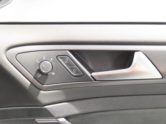 ゴルフＧＴＩ ＴＣＲ　認定中古車　６００台限定車　アクラポビッチマフラー　希少車種　バックカメラ　前後障害物センサー　Ｂｌｕｅｔｏｏｔｈ接続　ＴＣＲ専用シート　オートクルーズコントロール　禁煙車　ＬＥＤヘッドライト（25枚目）