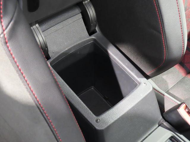 ゴルフＧＴＩ ＴＣＲ　認定中古車　６００台限定車　アクラポビッチマフラー　希少車種　バックカメラ　前後障害物センサー　Ｂｌｕｅｔｏｏｔｈ接続　ＴＣＲ専用シート　オートクルーズコントロール　禁煙車　ＬＥＤヘッドライト（31枚目）