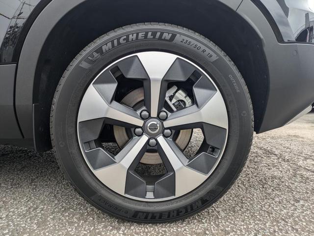 ＸＣ４０ ウルトラ　Ｂ４　ＡＷＤ　オニキスブラックメタリックカラーにチャコールレザーシート（黒革）の組み合わせ　全席シートヒーター　ｈａｒｍａｎ／ｋａｒｄｏｎのプレミアムサウンド付き　サンルーフ付き（32枚目）