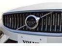 フロントカメラはデザインも重視しVOLVOのロゴマークに内蔵されています