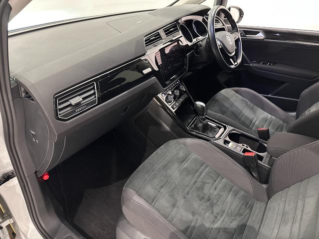 ゴルフトゥーラン TSI ハイライン 車検2027年8月 アダプティブクルーズコントロール 純正ナビゲーション TV バックカメラ 3列シート(11枚目)