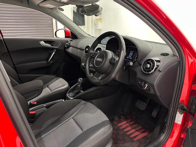 Ａ１スポーツバック １．４ＴＦＳＩシリンダーオンデマンド　スペアキー　純正ナビゲーション　ＴＶ　ＥＴＣ（2枚目）