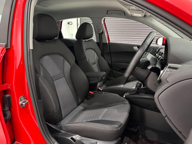 Ａ１スポーツバック １．４ＴＦＳＩシリンダーオンデマンド　スペアキー　純正ナビゲーション　ＴＶ　ＥＴＣ（3枚目）