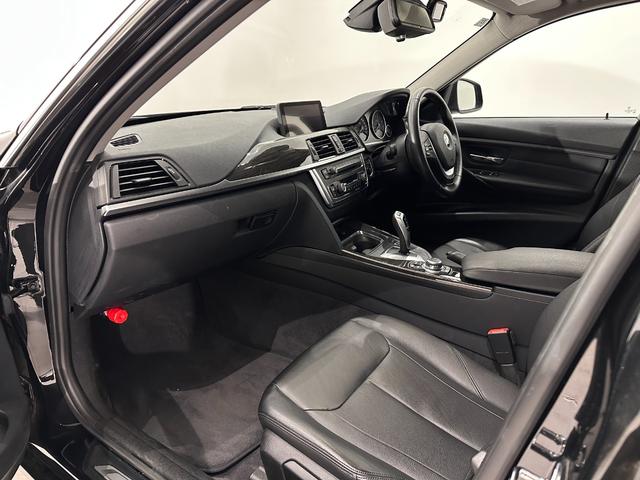 ３シリーズ ３２８ｉラグジュアリー　ワンオーナー　車検２０２７年６月　スペアキー　ブラックレザーシート　シートヒーター　保証書　記録簿　取扱説明書（8枚目）