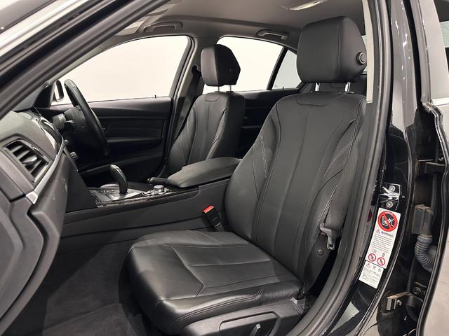 ３シリーズ ３２８ｉラグジュアリー　ワンオーナー　車検２０２７年６月　スペアキー　ブラックレザーシート　シートヒーター　保証書　記録簿　取扱説明書（9枚目）