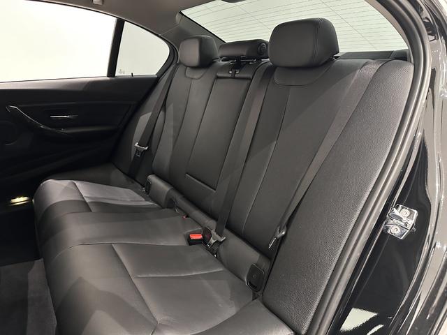 ３シリーズ ３２８ｉラグジュアリー　ワンオーナー　車検２０２７年６月　スペアキー　ブラックレザーシート　シートヒーター　保証書　記録簿　取扱説明書（11枚目）