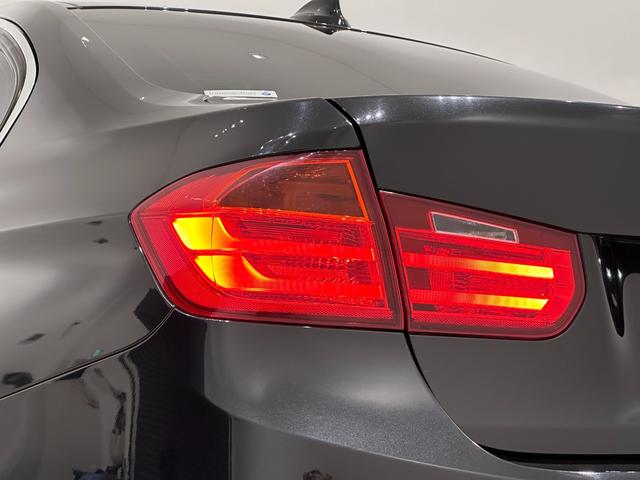 ３シリーズ ３２８ｉラグジュアリー　ワンオーナー　車検２０２７年６月　スペアキー　ブラックレザーシート　シートヒーター　保証書　記録簿　取扱説明書（13枚目）