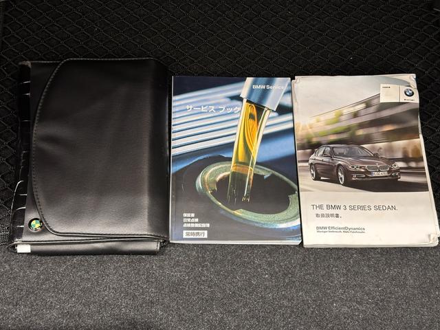 ３シリーズ ３２８ｉラグジュアリー　ワンオーナー　車検２０２７年６月　スペアキー　ブラックレザーシート　シートヒーター　保証書　記録簿　取扱説明書（16枚目）