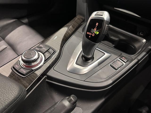 ３シリーズ ３２８ｉラグジュアリー　ワンオーナー　車検２０２７年６月　スペアキー　ブラックレザーシート　シートヒーター　保証書　記録簿　取扱説明書（28枚目）