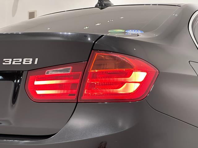 ３シリーズ ３２８ｉラグジュアリー　ワンオーナー　車検２０２７年６月　スペアキー　ブラックレザーシート　シートヒーター　保証書　記録簿　取扱説明書（30枚目）