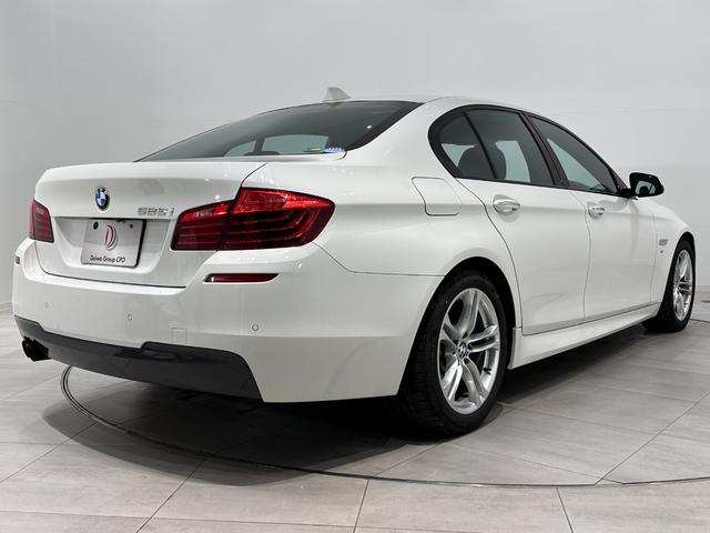 ナンバー付きの車両は公道試乗可能です（登録済未使用車など一部除く）。また、取り回しの確認など、広い場内でご試乗も可能です。お気軽に申し付けください。