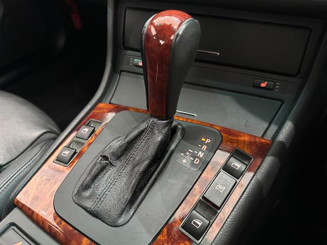 Ｂ３ ３．３リムジン　ブラックレザーシート　アルピナブルー　スイッチトロニック　車検２０２７年７月１４日　ニコル整備（28枚目）