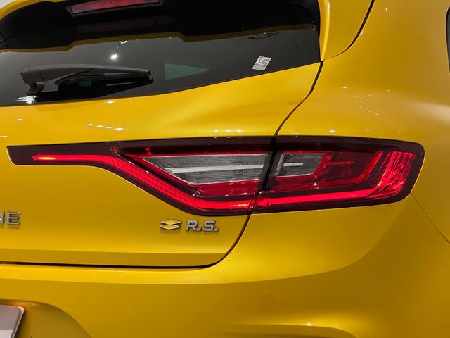 メガーヌ ルノー スポール トロフィー 6MT 車検2027年6月 スペアキー バックカメラ 19インチアルミホイール(8枚目)