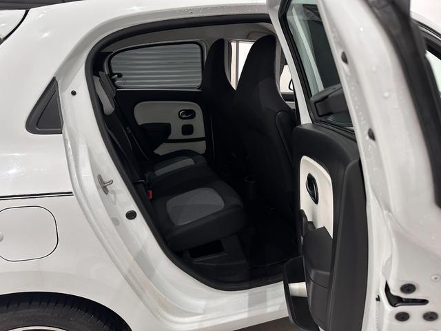 北海道から九州・沖縄まで全国にお届けいたします。遠方で実車確認できない方もご安心ください。気になったクルマございましたらどうぞお気軽にお問い合わせください。