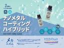 コーティング光沢・防汚層(ガラス皮膜)の上にナノ化したレアメタルの金属皮膜が結合し強靭な膜を作り、さらにコーティング撥水・滑水層によってウォータースポットやイオンディポジットの付着を防ぎます。