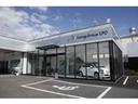 BMW正規ディーラーが運営。シルバーとブラックを基調とした店舗です。新青梅街道沿いにございます。