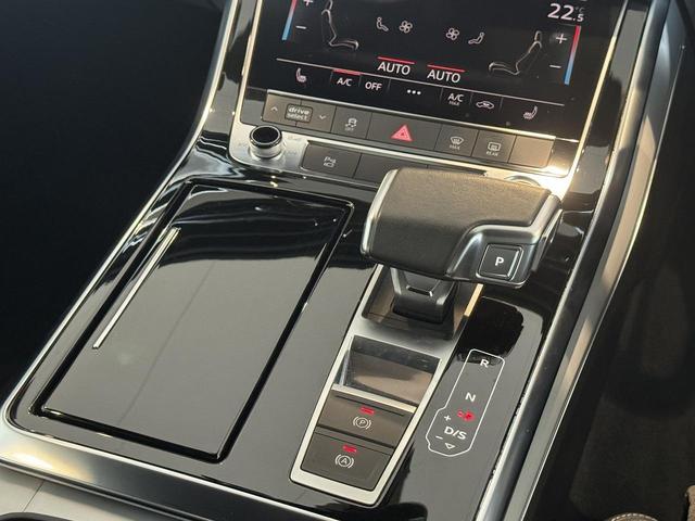 Ｑ８ ５５ＴＦＳＩクワトロ　５５　ＴＦＳＩ　ｑｕａｔｔｒｏ　Ｓｌｉｎｅパッケージ　コンフォートアシスタンスパッケージ　ブラックスタイリング　４ゾーンエアコン　バーチャルコックピット　認定中古車　ＨＤマトリクスＬＥＤヘッドライト（17枚目）