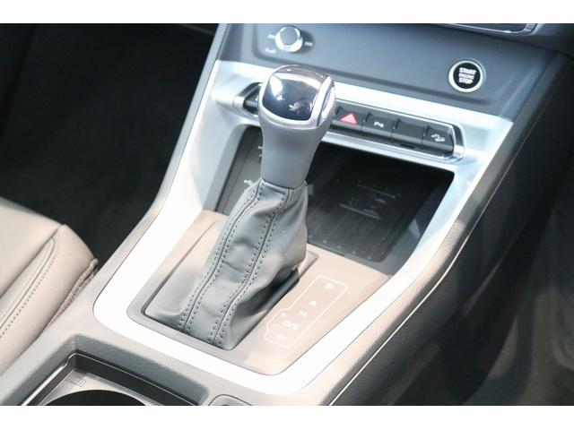 Ｑ３ ３５ＴＦＳＩアドバンスド　テクノロジーパッケージ　コンビニエンス＆アシスタンスパッケージ　ラグジュアリーパッケージ　アシスタンスパッケージ　ストレージパッケージ　ハイグロスパッケージ　バーチャルコックピット　ＬＥＤヘッドライト（13枚目）