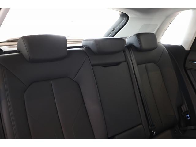 Ｑ３ ３５ＴＦＳＩアドバンスド　テクノロジーパッケージ　コンビニエンス＆アシスタンスパッケージ　ラグジュアリーパッケージ　アシスタンスパッケージ　ストレージパッケージ　ハイグロスパッケージ　バーチャルコックピット　ＬＥＤヘッドライト（33枚目）