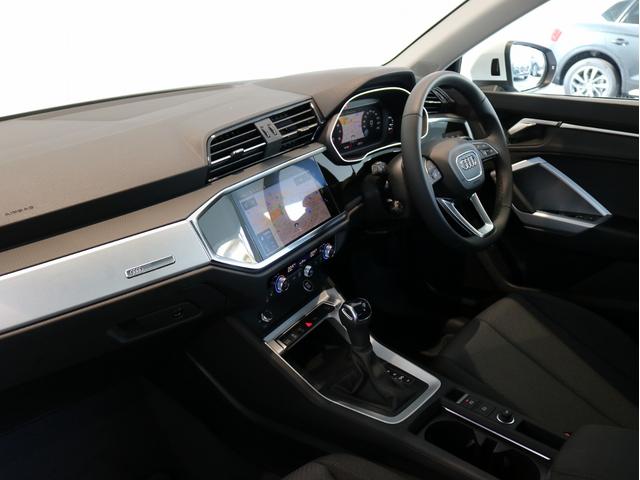 Ｑ３ ３５ＴＦＳＩアドバンスド　グレイシアホワイト　コンビニエンス＆アシスタンスパッケージ　スマートフォンインターフェイス　３６０°カメラ　電動リヤゲート　ＬＥＤヘッドライト　認定中古車　ストレージパッケージ　ハイグロスパッケージ（39枚目）